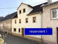 Hauptbild 1. Großzügiges Anwesen mit zwei Häusern, zwei Straßenzugängen und Garage – Ideal für Familien